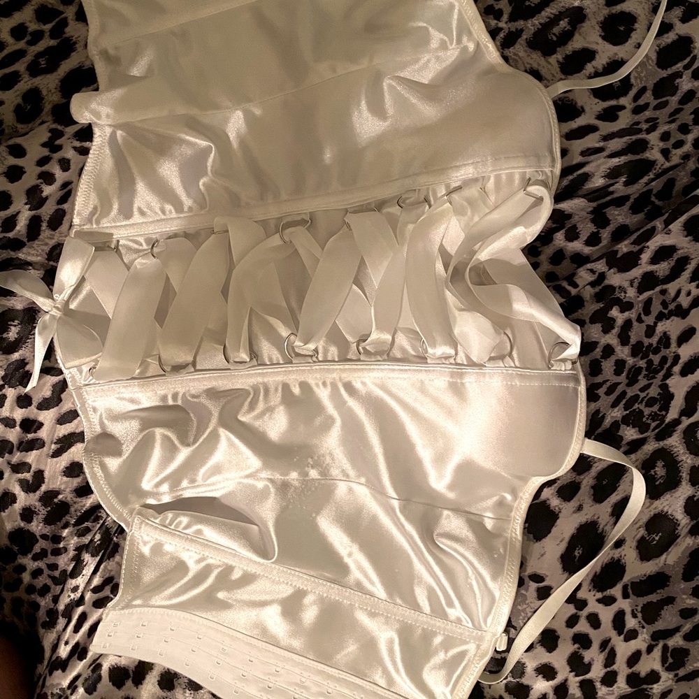 White lace up corset